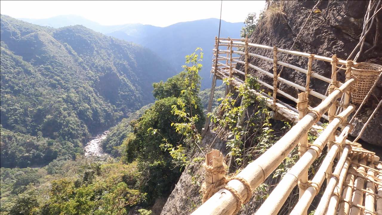 Bamboo bridge on the Mawkhleing cliff