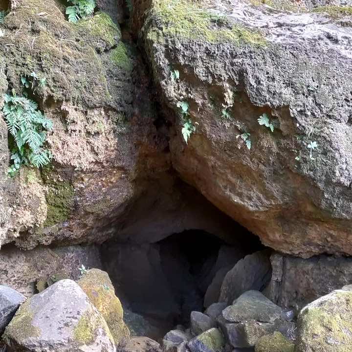 entrance of the krem puri cave