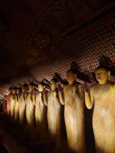 dambulla cave temple buddhas
