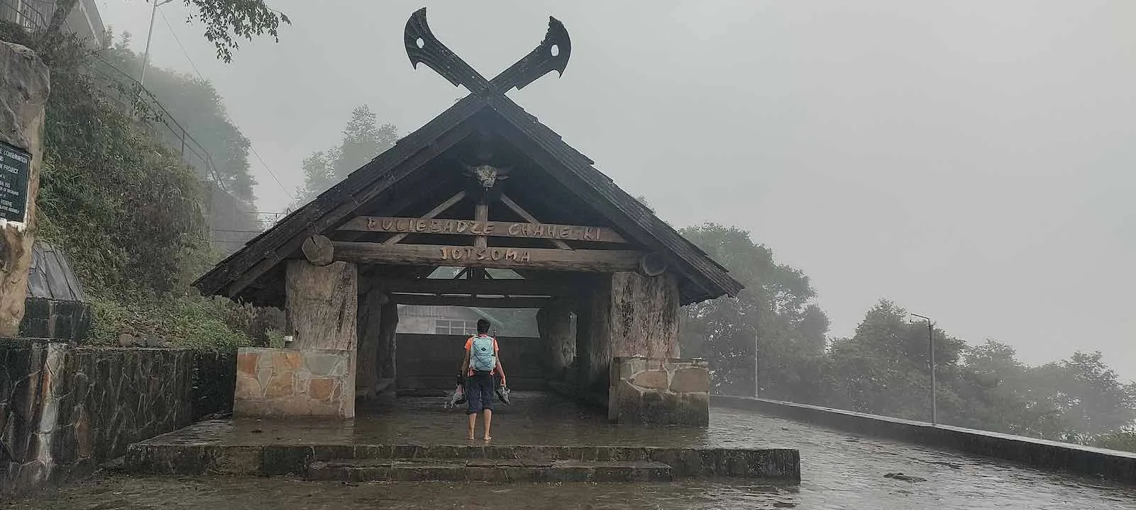 pulibadze trek entrance shelter